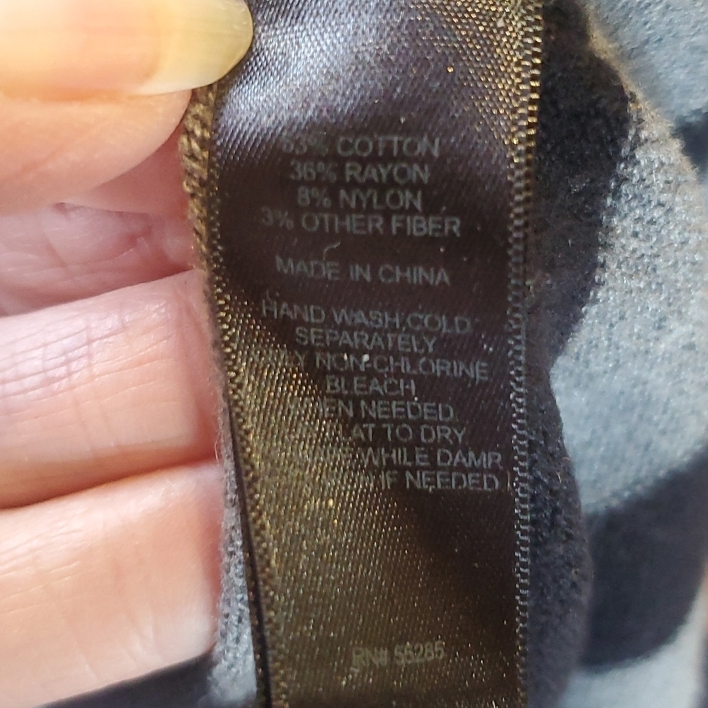 Express* Sweater - Picture 6 of 8